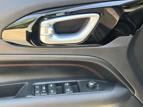 Used 2022 Jeep Compass Trailhawk w/ Trailhawk Convenience Group AWD/4WD image 23