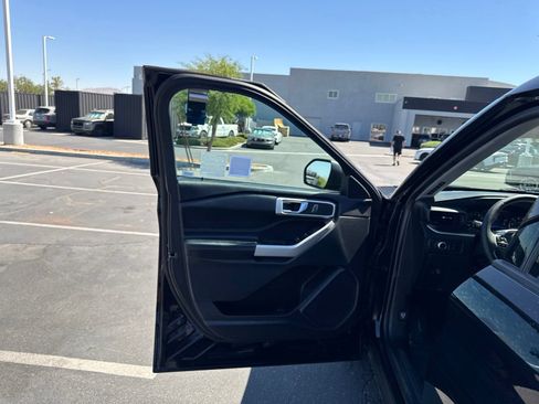 Used 2021 Ford Explorer XLT RWD image 14