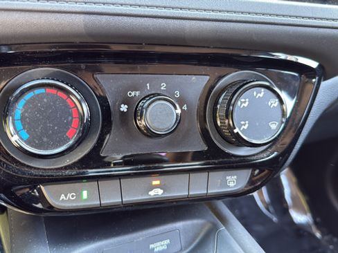 Used 2016 Honda HR-V LX image 21