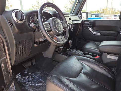 Used 2017 Jeep Wrangler Unlimited Sahara w/ Connectivity Group AWD/4WD image 30