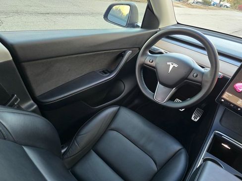 Used 2021 Tesla Model Y Long Range image 24