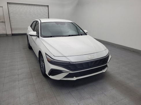 Used 2024 Hyundai Elantra SEL FWD image 14