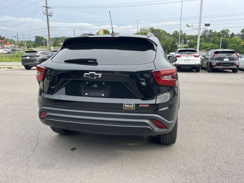 Used 2024 Chevrolet Trax RS w/ Sunroof Package FWD image 4