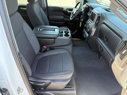 Used 2024 Chevrolet Silverado 2500 LT w/ Convenience Package image 9