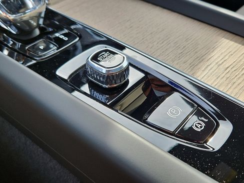 New 2026 Volvo XC60 B5 Plus w/ Protection Package Premier image 19