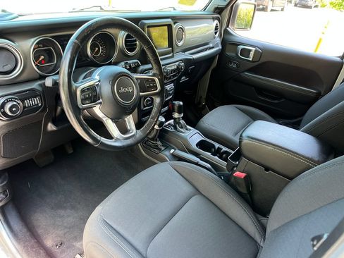 Used 2019 Jeep Wrangler Unlimited Sahara w/ Cold Weather Group AWD/4WD image 10