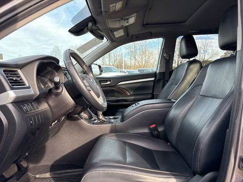 Used 2019 Toyota Highlander XLE image 9