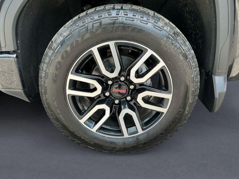 Used 2021 GMC Sierra 1500 AT4 w/ AT4 Value Package AWD/4WD image 9
