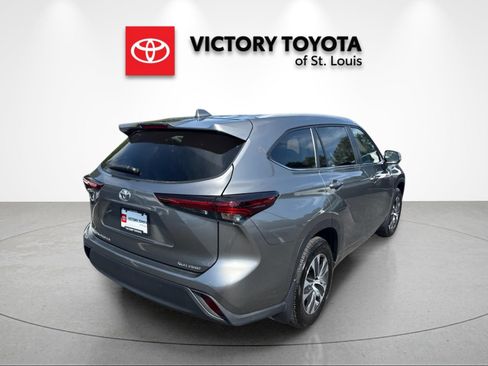 Used 2026 Toyota Highlander XLE AWD/4WD image 3
