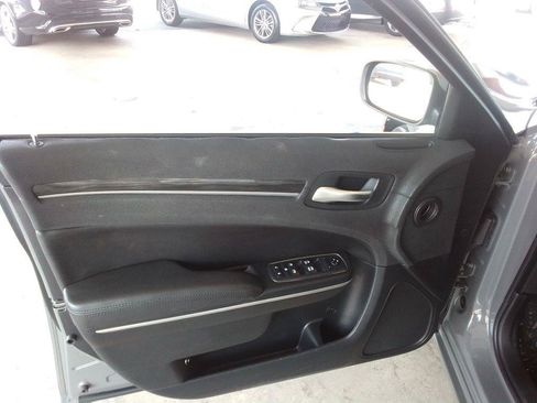 Used 2018 Chrysler 300 Touring L RWD image 19