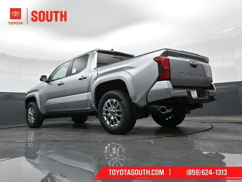 Used 2025 Toyota Tacoma Limited image 39