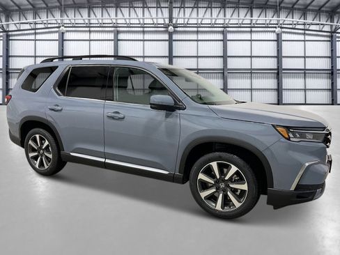 New 2025 Honda Pilot Touring image 9