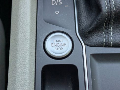 Used 2022 Volkswagen Atlas SE image 42