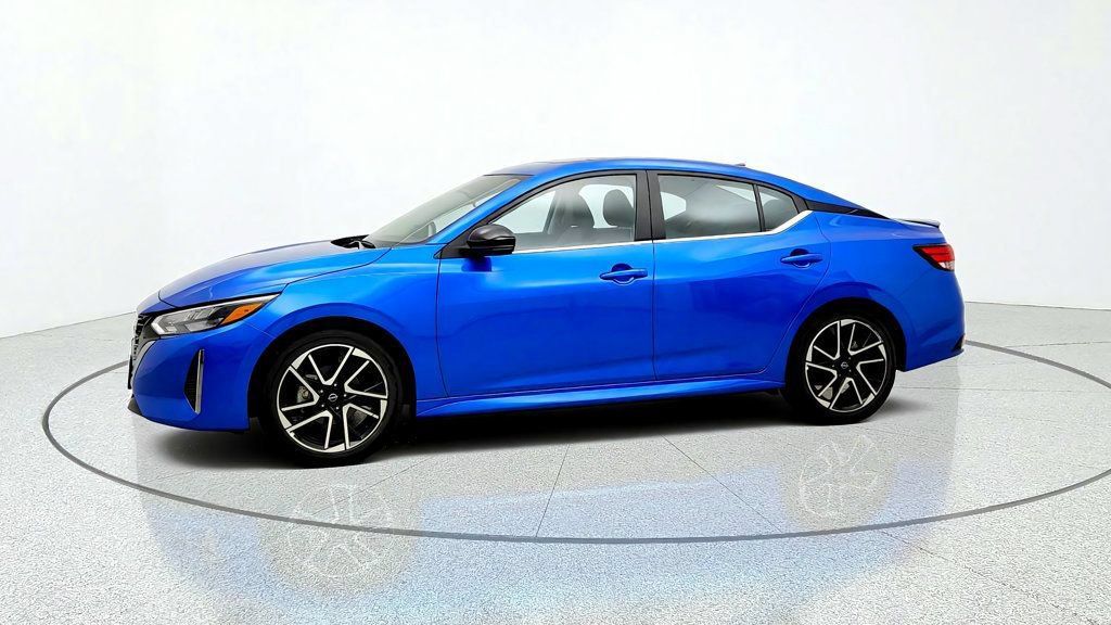 Used 2025 Nissan Sentra SR w/ SR Premium Package FWD image 8
