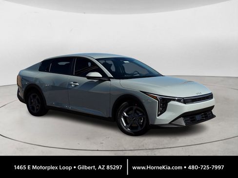 New 2025 Kia K4 LXS image 1