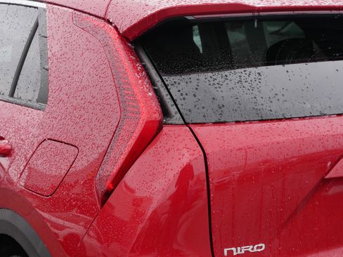 Certified 2023 Kia Niro EX image 17