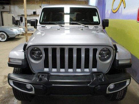 Used 2019 Jeep Wrangler Unlimited Sahara w/ Dual Top Group AWD/4WD image 2