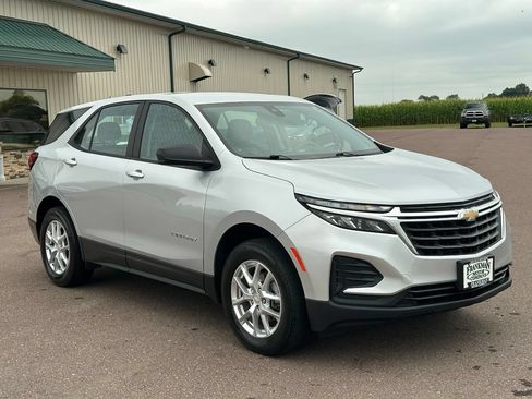 Used 2022 Chevrolet Equinox LS AWD/4WD image 7