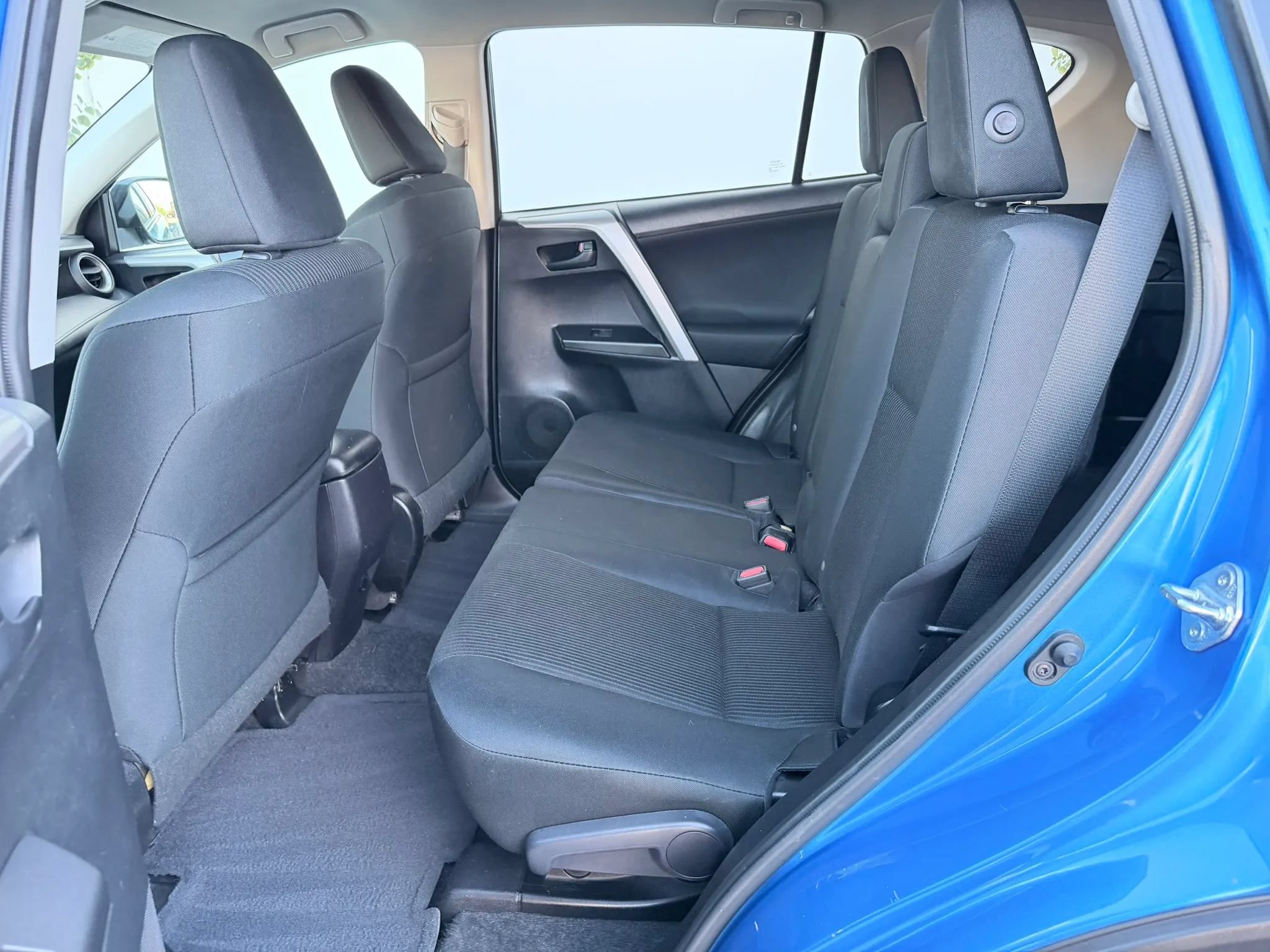 Used 2017 Toyota RAV4 LE w/ Carpet Mat Package AWD/4WD image 15