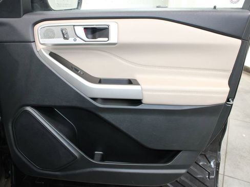Used 2023 Ford Explorer Limited image 38