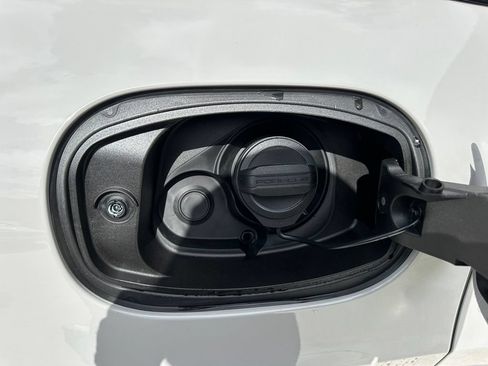 Used 2026 Porsche Cayenne S AWD/4WD image 46