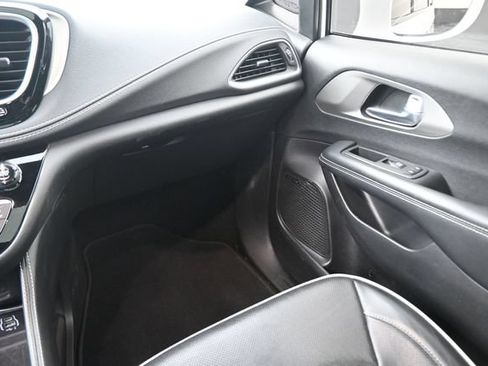Used 2022 Chrysler Pacifica Limited w/ S Appearance Package AWD/4WD image 63