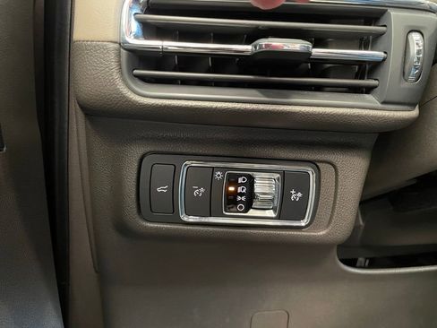 Used 2021 Lincoln Corsair AWD w/ Premium Package image 26