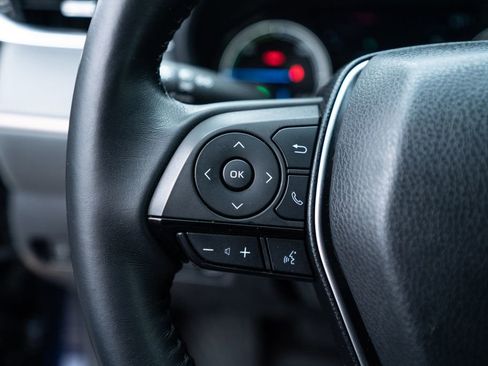 Used 2022 Toyota Venza XLE image 17