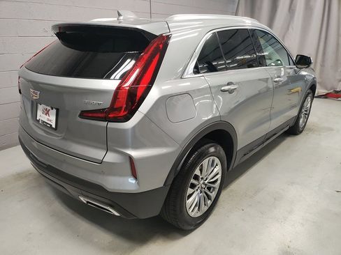 Used 2024 Cadillac XT4 Premium Luxury image 2