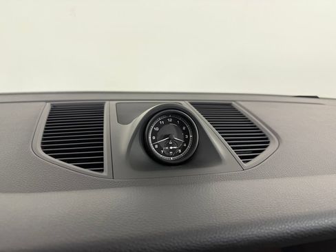 Certified 2026 Porsche Macan AWD/4WD image 25