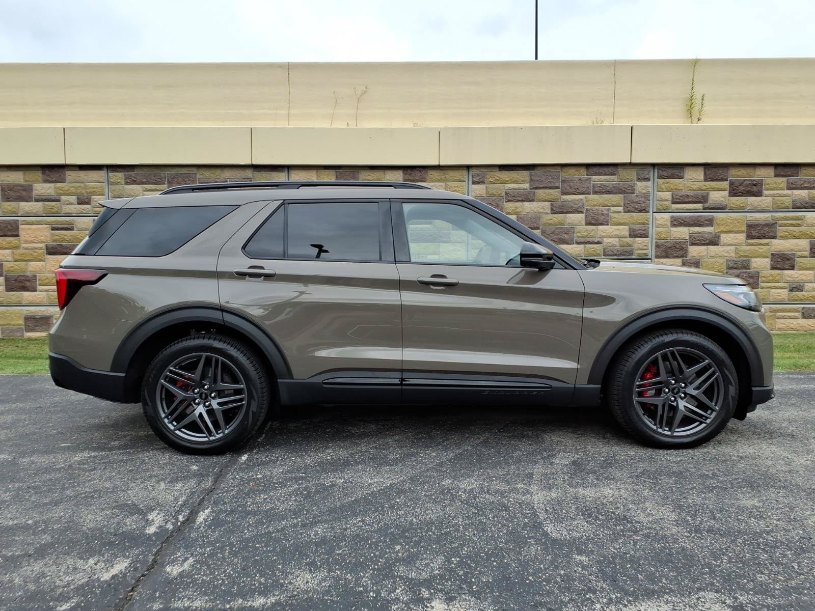 Used 2026 Ford Explorer ST w/ Sun And Sound Package AWD/4WD image 12