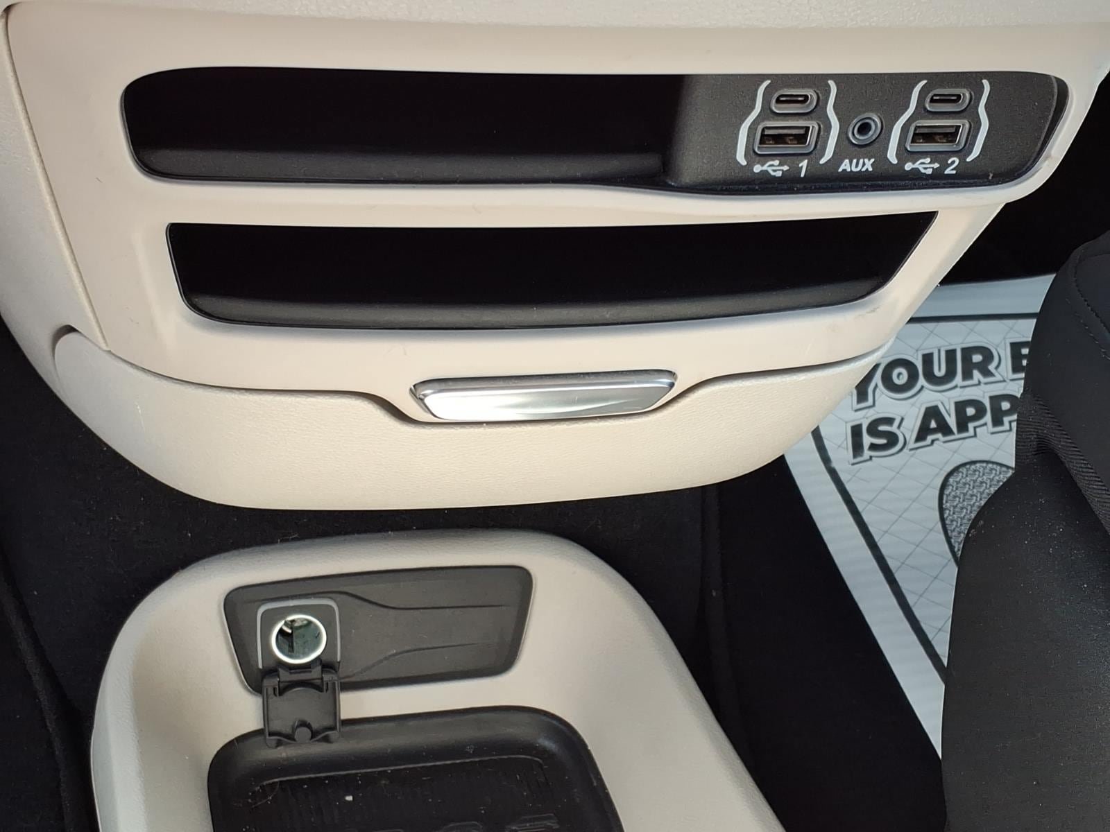 Used 2024 Chrysler Pacifica Touring-L FWD image 26