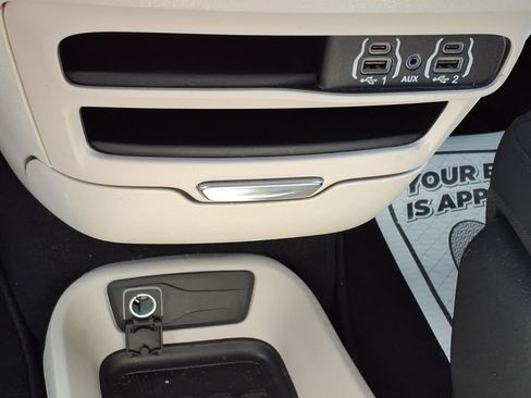 Used 2024 Chrysler Pacifica Touring-L FWD image 26
