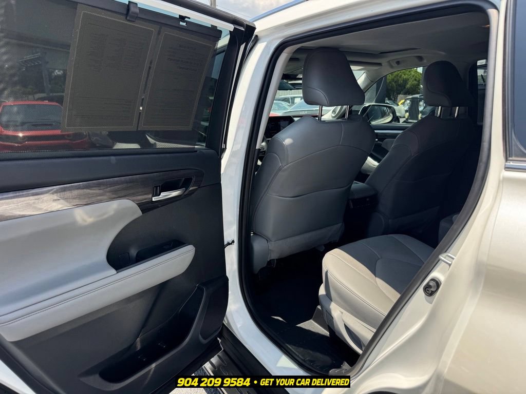 Used 2021 Toyota Highlander Limited FWD image 27