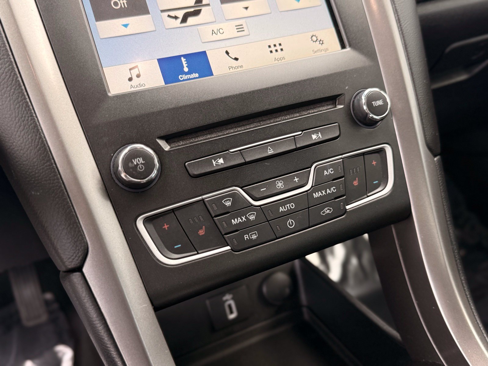 Used 2018 Ford Fusion SE w/ Equipment Group 602A FWD image 33