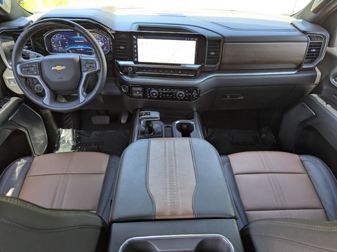Used 2025 Chevrolet Silverado 1500 High Country AWD/4WD image 15