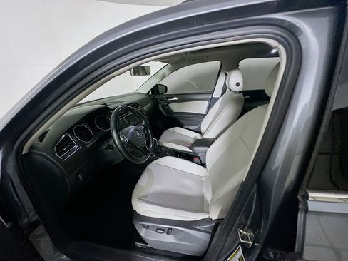 Used 2018 Volkswagen Tiguan SE w/ Panoramic Sunroof Package image 13