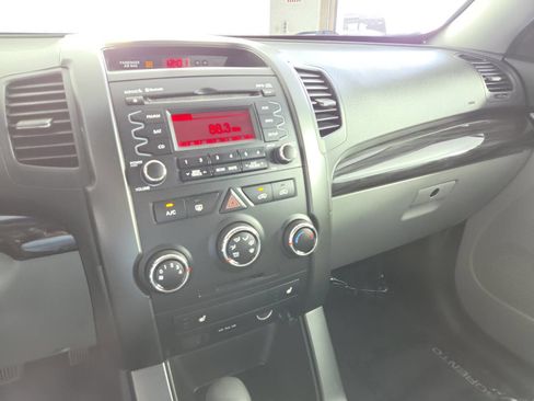 Used 2012 Kia Sorento LX w/ Convenience Pkg FWD image 32