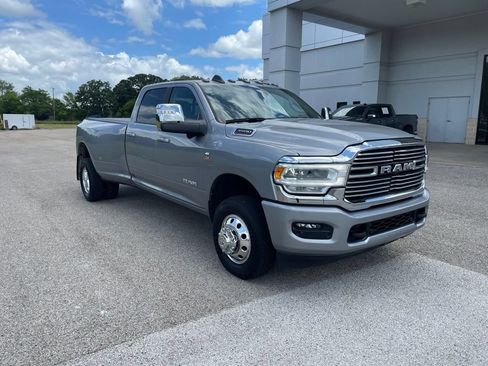 Used 2024 RAM 3500 Laramie w/ Towing Technology Group AWD/4WD image 9