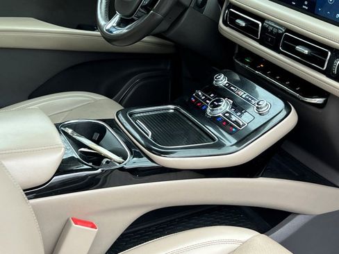 Used 2022 Lincoln Nautilus Reserve image 11