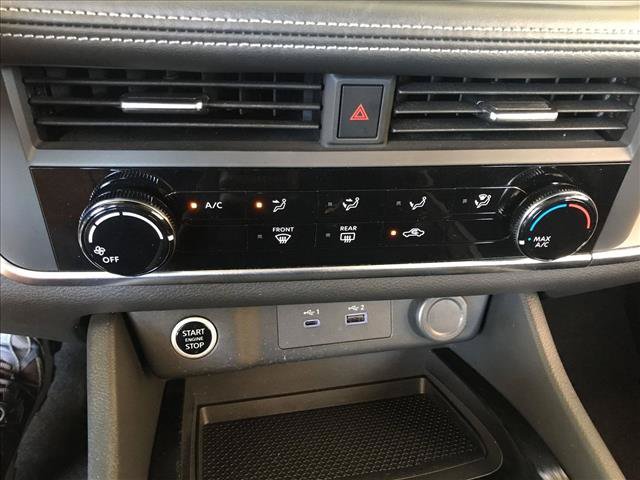 Used 2023 Nissan Rogue S AWD/4WD image 18