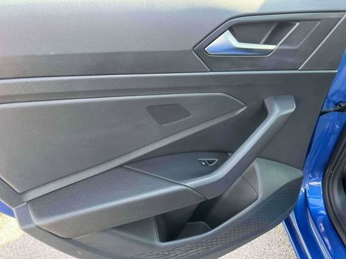 Used 2024 Volkswagen Jetta SE image 4