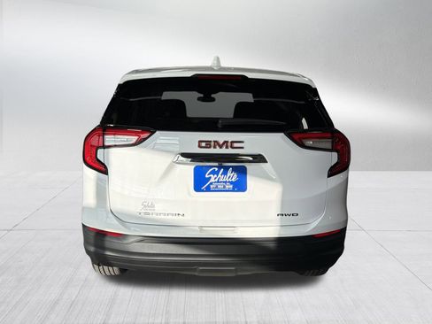 Used 2024 GMC Terrain SLE image 6