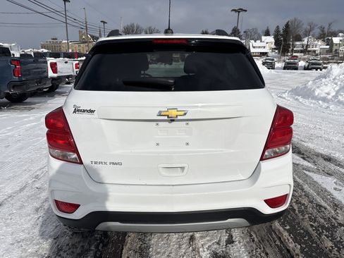 Used 2022 Chevrolet Trax LT w/ LT Convenience Package image 4