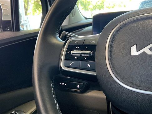 Used 2026 Kia Carnival FWD image 8