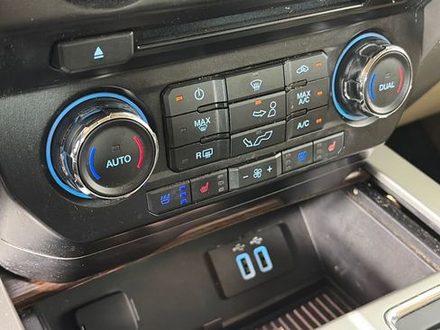 Used 2016 Ford F150 Lariat w/ Equipment Group 501A Mid AWD/4WD image 21