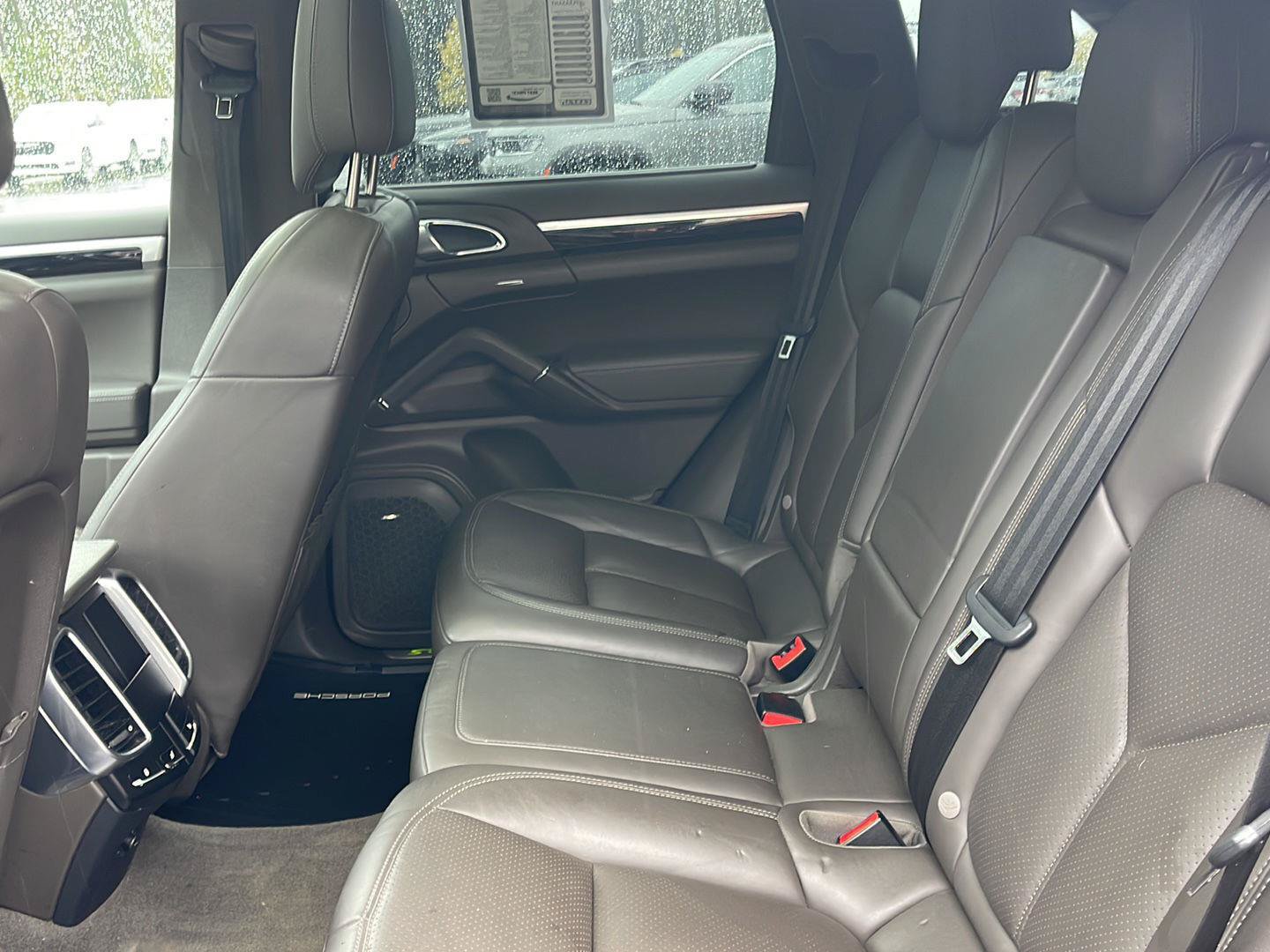 Used 2018 Porsche Cayenne S Platinum AWD/4WD image 34