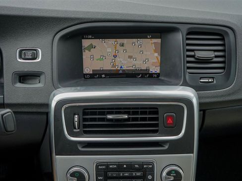 Used 2018 Volvo S60 T5 Dynamic w/ Vision Package image 13