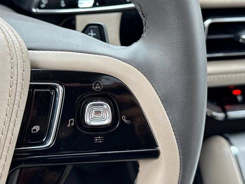 Used 2023 Lincoln Aviator 2WD w/ Premium Package image 34