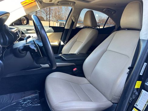 Used 2019 Lexus IS 300 image 10